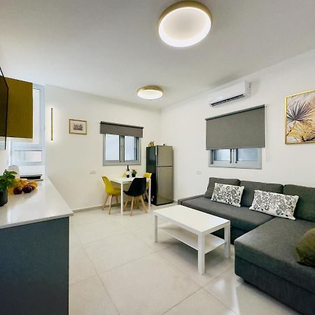 Amazing 2Rooms Apt In Bat Yam - Step By The Beach Ngoại thất bức ảnh