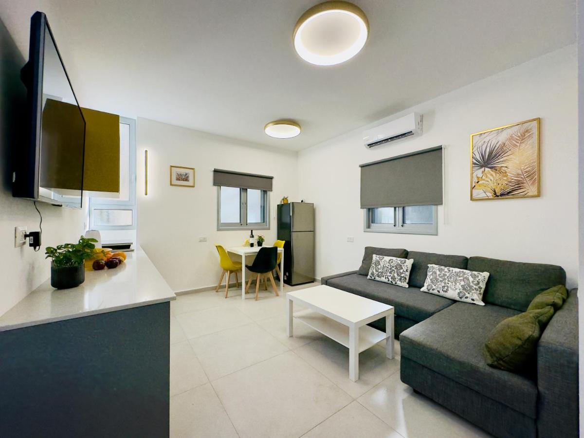 Amazing 2Rooms Apt In Bat Yam - Step By The Beach Ngoại thất bức ảnh